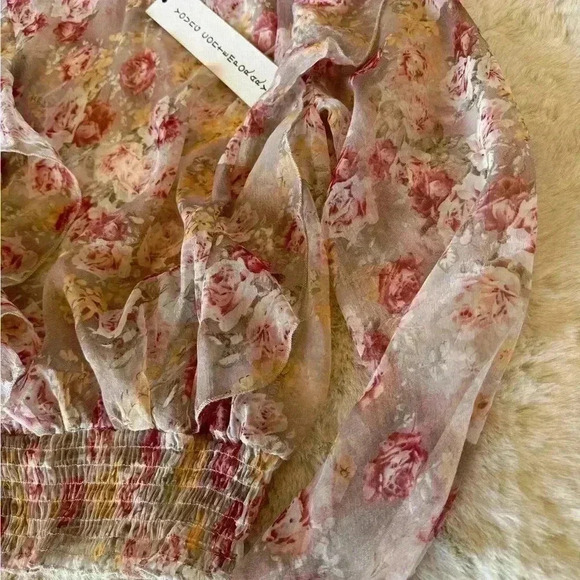 Sheer turtle neck floral blouse size: Small - Picture 10 of 11